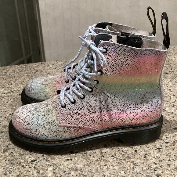 4 Girls Dr. Marten’s Pascal J 1460 Irridescent Pebbled Rainbow Boots - Picture 6 of 15